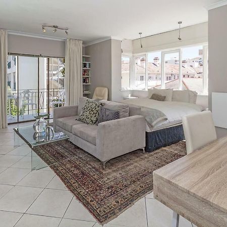 קייפטאון Cosy And Classy Sea Point Apartment מראה חיצוני תמונה