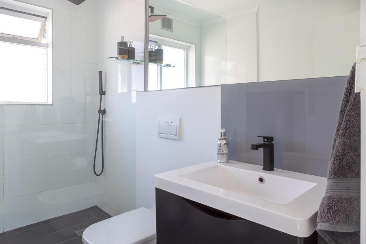 קייפטאון Cosy And Classy Sea Point Apartment מראה חיצוני תמונה