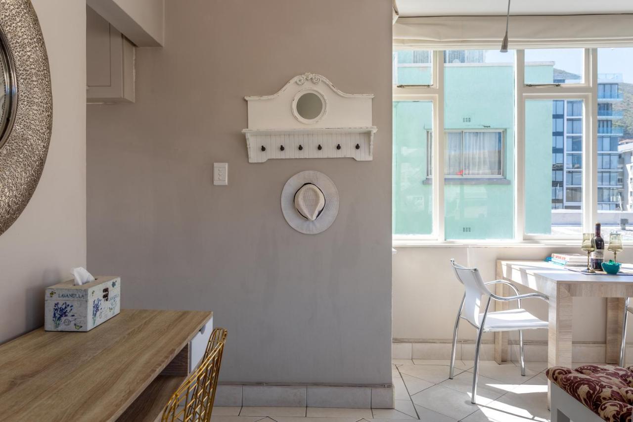 קייפטאון Cosy And Classy Sea Point Apartment מראה חיצוני תמונה