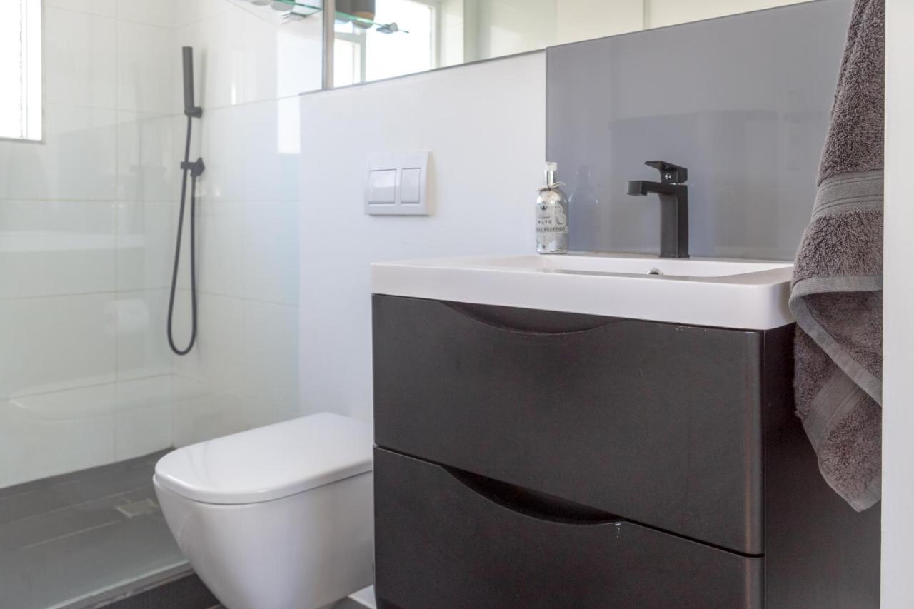 קייפטאון Cosy And Classy Sea Point Apartment מראה חיצוני תמונה