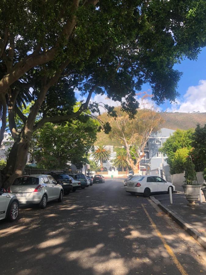 קייפטאון Cosy And Classy Sea Point Apartment מראה חיצוני תמונה