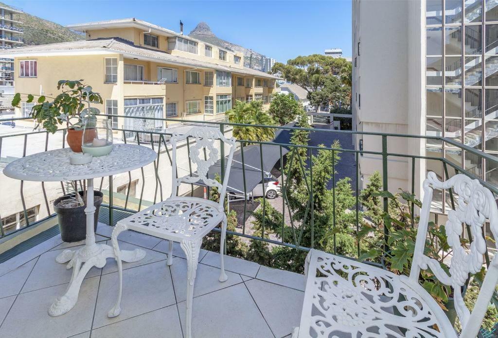 קייפטאון Cosy And Classy Sea Point Apartment מראה חיצוני תמונה
