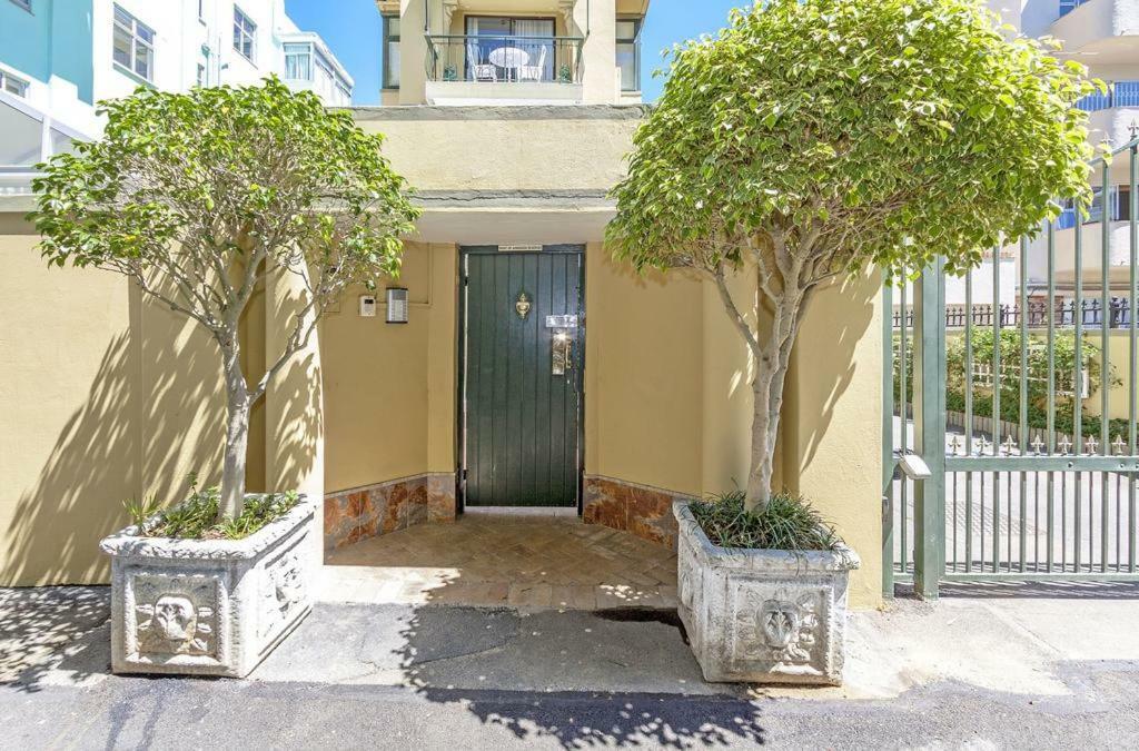 קייפטאון Cosy And Classy Sea Point Apartment מראה חיצוני תמונה
